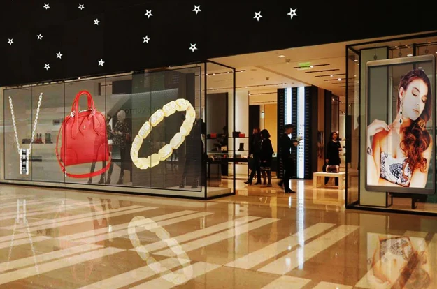 Transparent LED Skrin na Tradisenel LED Displei